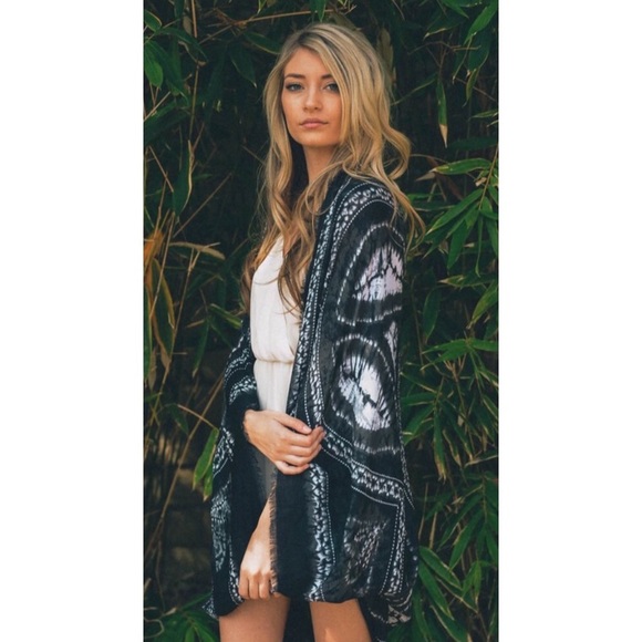 ❗️CLEARANCE❗️Black Mandala Kimono One Size - Picture 2 of 3